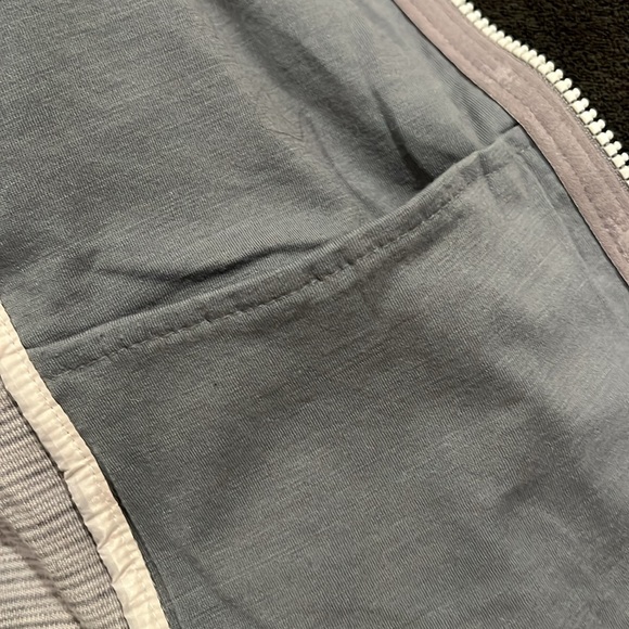 Smartwool women’s jacket. Hooded. Lightweight. Size Small. - Picture 8 of 10